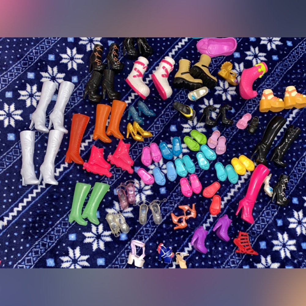 Barbie,brats,monster high,rainbowhigh SHOES some antique most have pairs.